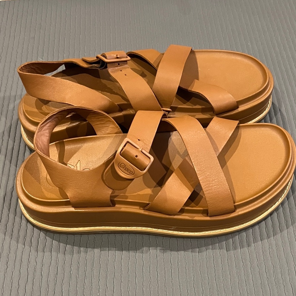 Chaco womens chunky strappy tan Leather sandals   size 9 - Picture 3 of 11